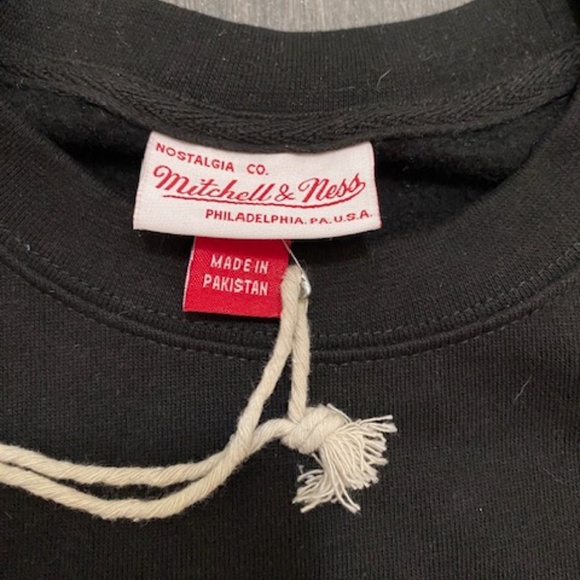 Mitchell & Ness Vancouver Grizzlies Iridescent Totem Black Silver Crewneck NWT - Picture 2 of 7
